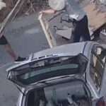 Finestre e infissi abbandonati per strada, due trasgressori beccati dalle telecamere