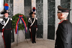 Catanzaro: nel giorno della commemorazione dei defunti i Carabinieri rendono onore ai militari caduti in guerra